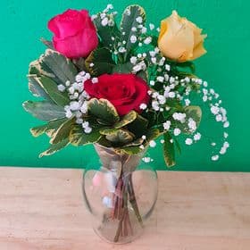 thumb-vaso-com-3-rosas-coloridas-1