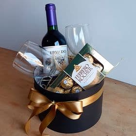 thumb-box-com-vinho-tacas-e-chocolates-0