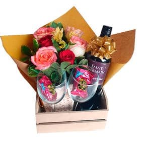 Kit com Flores, vinho e taças