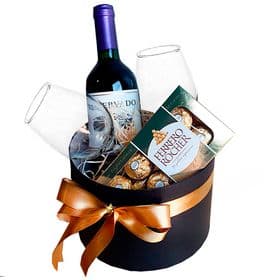 thumb-box-com-vinho-tacas-e-chocolates-1