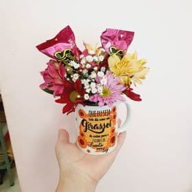 thumb-caneca-com-flores-e-bombons-1