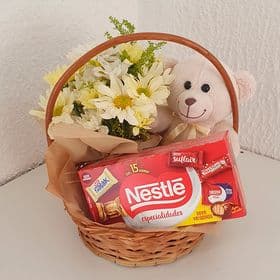 thumb-cestinha-com-flores-pelucia-e-chocolate-0